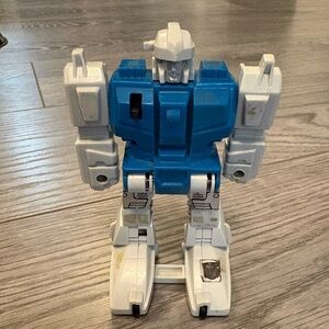 Vintage 1984 Takara Hasbro G1
Transformers action figure